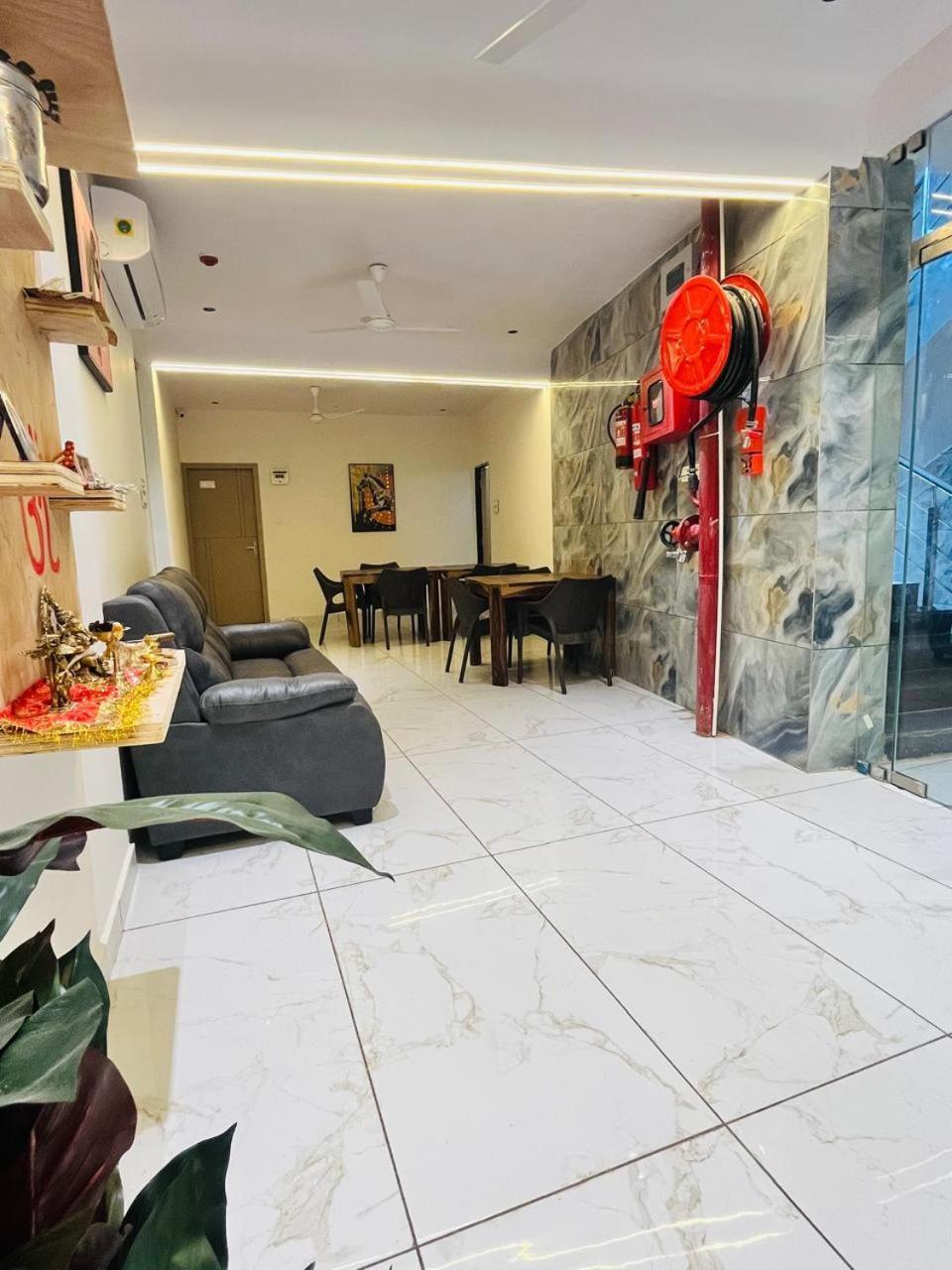 Hotel Royal Sky Morbi 외부 사진